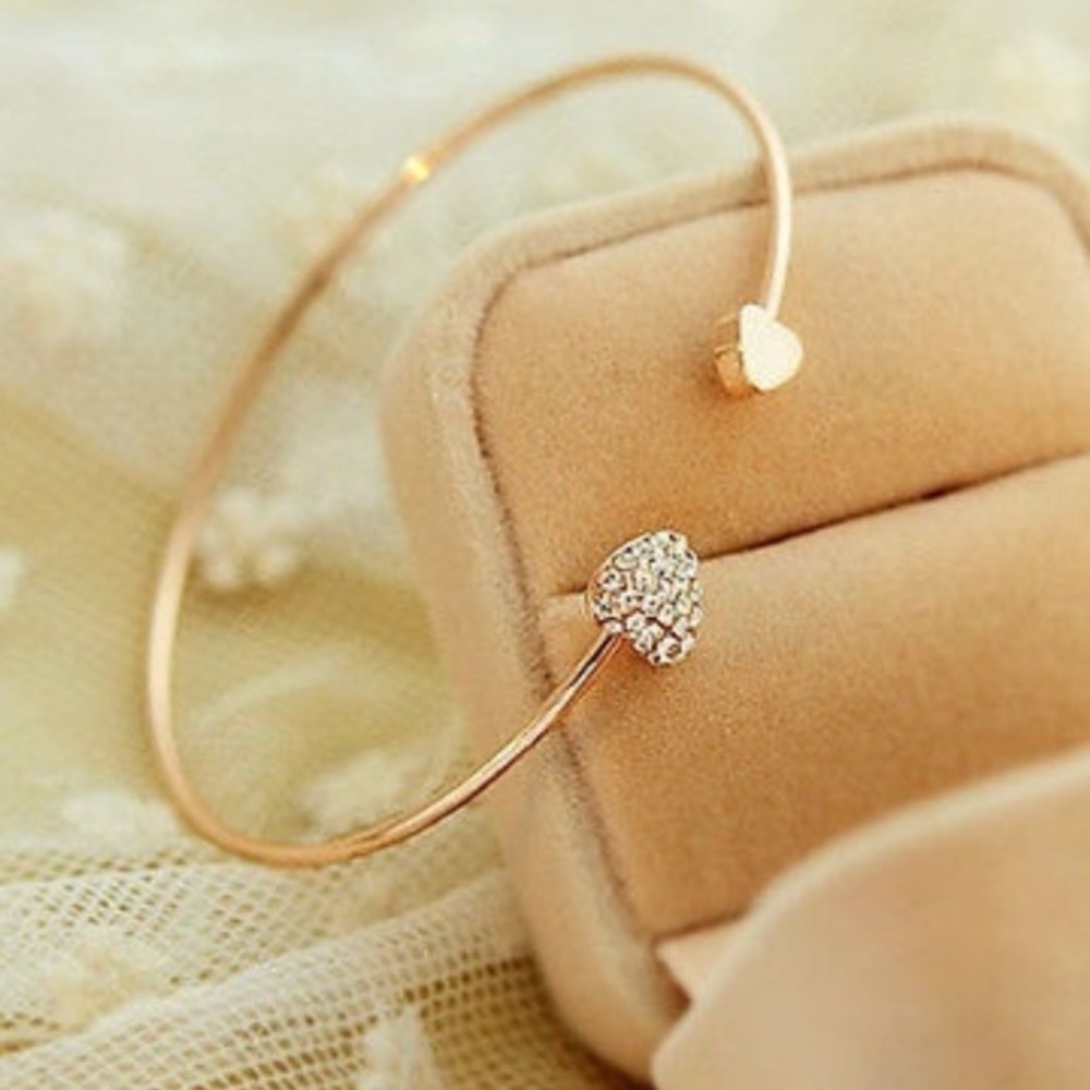 🌼2/$25🌼 Golden Rhinestone Heart Cuff - Picture 5 of 11